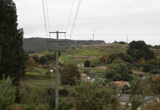 Naturgy retira as antenas de media tensión do Castro de Elviña